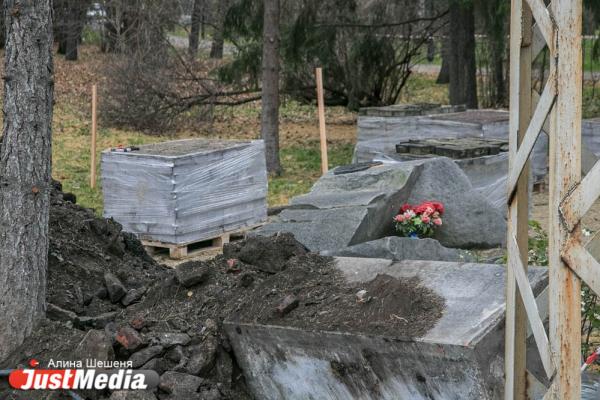 В мэрии Екатеринбурга рассказали, куда уберут гранитный памятник, стоявший в дендропарке - Фото 8