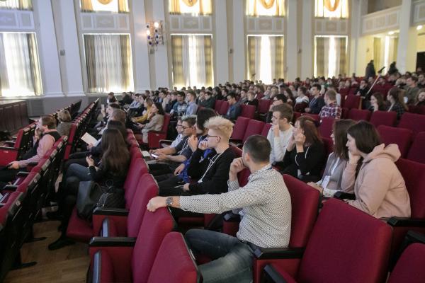 Уральских школьников и студентов познакомили с профессиями будущего и показали крупные заводы - Фото 3