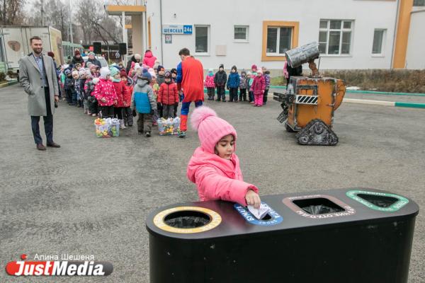 Единственный в России робот ВАЛЛ-И научил детей правильно сортировать мусор - Фото 6
