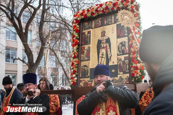 В день памяти святой Екатерины в столице Урала прошел крестный ход - Фото 3