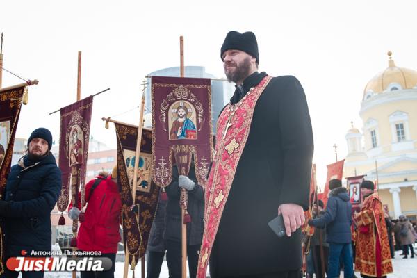 В день памяти святой Екатерины в столице Урала прошел крестный ход - Фото 5
