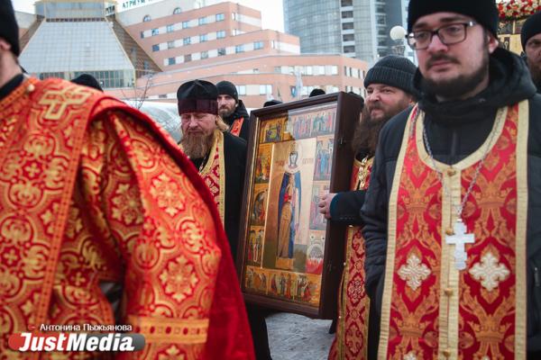 В день памяти святой Екатерины в столице Урала прошел крестный ход - Фото 7