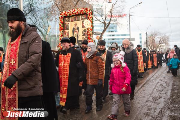 В день памяти святой Екатерины в столице Урала прошел крестный ход - Фото 8