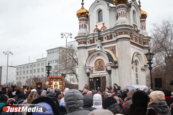 В день памяти святой Екатерины в столице Урала прошел крестный ход - Фото 11