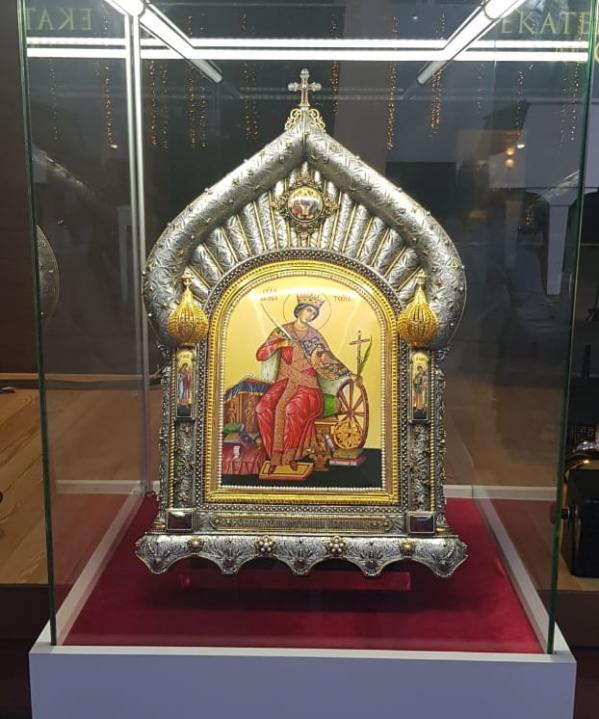 На аукционе «Екатерининской Ассамблеи» пустили с молотка стол, сделанный губернатором Куйвашевым, и уникальную икону Святой Екатерины - Фото 2