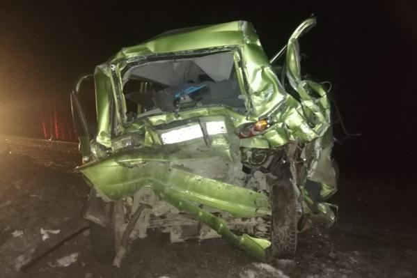 На уральской трассе в серьезном ДТП пострадали двухлетняя девочка и ее мама - Фото 2