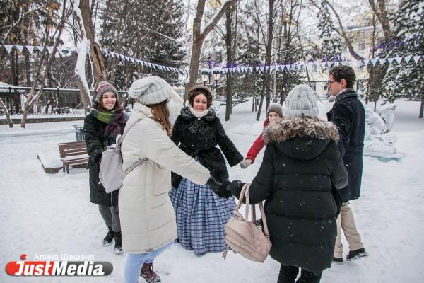 Екатеринбуржцы смогут поучаствовать в новогодних развлечениях аристократов в ледовом городке в Литературном квартале - Фото 5