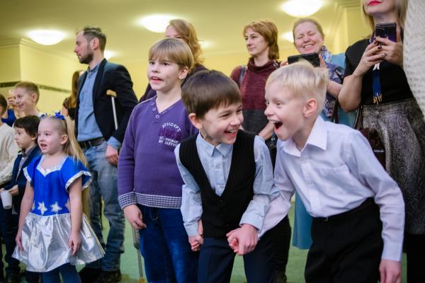 Евгений Куйвашев поприветствовал юных гостей первой новогодней губернаторской елки-2020  - Фото 7