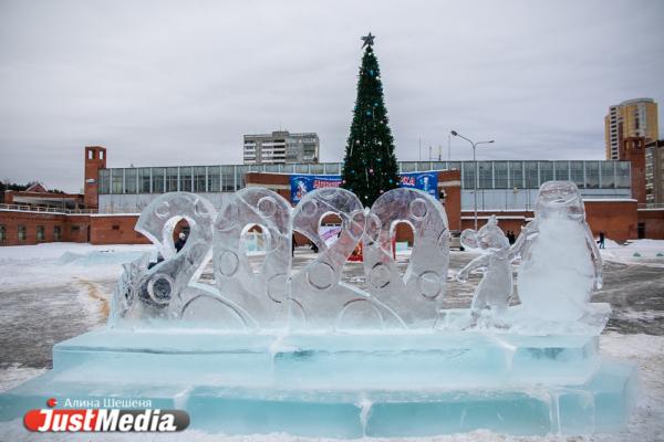 Смотрим, как выглядят районные ледовые городки Екатеринбурга - Фото 7