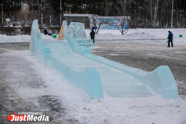 Смотрим, как выглядят районные ледовые городки Екатеринбурга - Фото 9