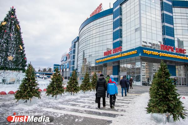 Смотрим, как выглядят районные ледовые городки Екатеринбурга - Фото 10