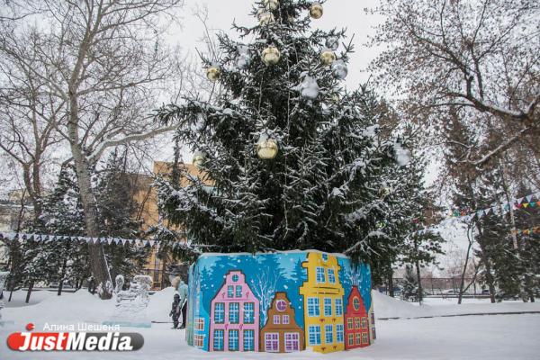 Смотрим, как выглядят районные ледовые городки Екатеринбурга - Фото 21