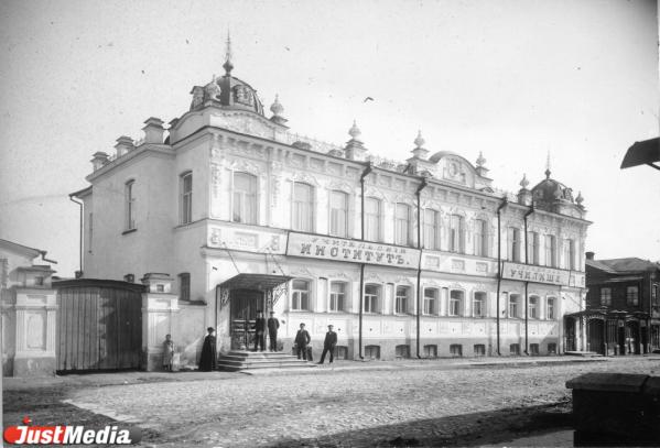 От деревянной избушки до 8-этажного «Дома связи» с солярием и детсадом на крыше. История екатеринбургской почты, начиная с середины XVIII века - Фото 9