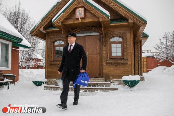 Спикер гордумы нырнул в ледяную воду - Фото 3