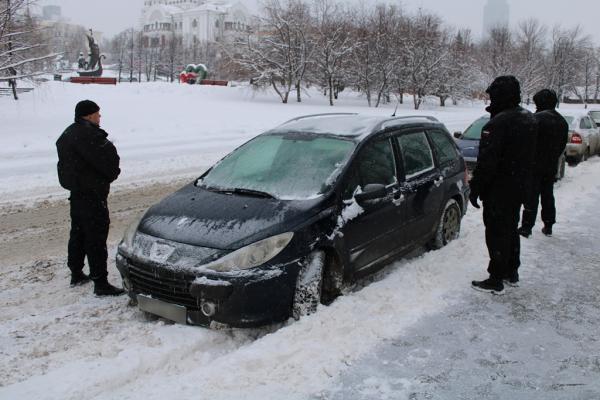В Екатеринбурге у двух братьев, которые не платили коммуналку, арестовали сета и «Пежо» - Фото 2