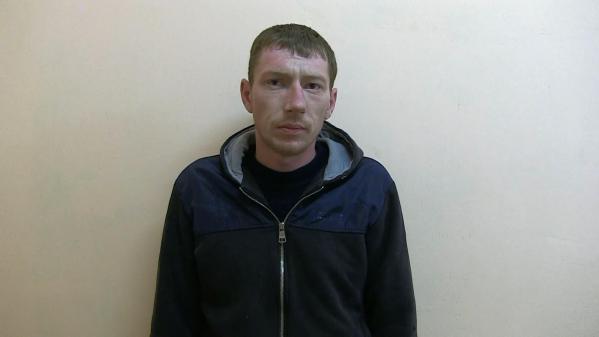 В Екатеринбурге дворники задержали мужчину, который угрожая продавцу ножом, пытался ограбить торговый павильон - Фото 2