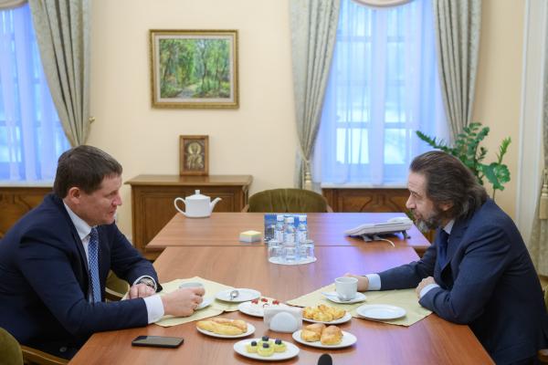 Свердловский вице-губернатор обсудил переписывание Конституции с актером Владимиром Машковым - Фото 3