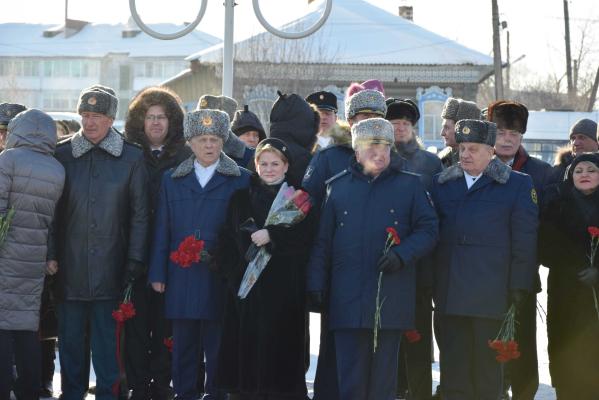 Тысячи свердловчан почтили память дважды героя Советского Союза Григория Речкалова - Фото 8