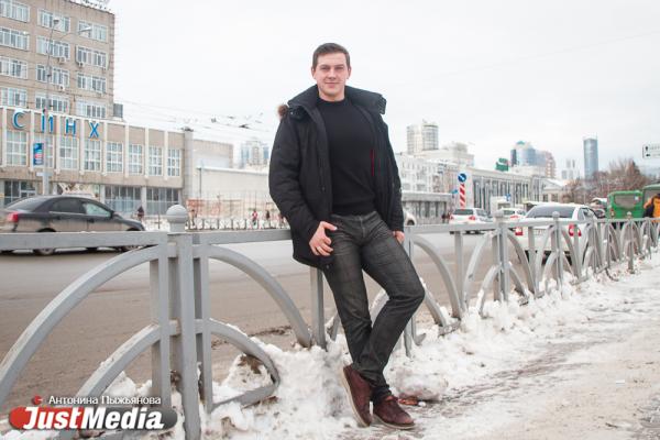 Владимир Лекарев, дрессировщик пеликанов: «Птицы, которые плавают рядом с нами, радуются каждому дню. Мы должны брать пример с них». В Екатеринбурге -5 и небольшой снег  - Фото 2