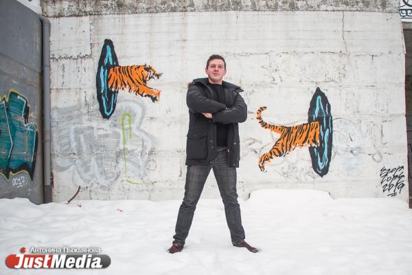 Владимир Лекарев, дрессировщик пеликанов: «Птицы, которые плавают рядом с нами, радуются каждому дню. Мы должны брать пример с них». В Екатеринбурге -5 и небольшой снег  - Фото 4