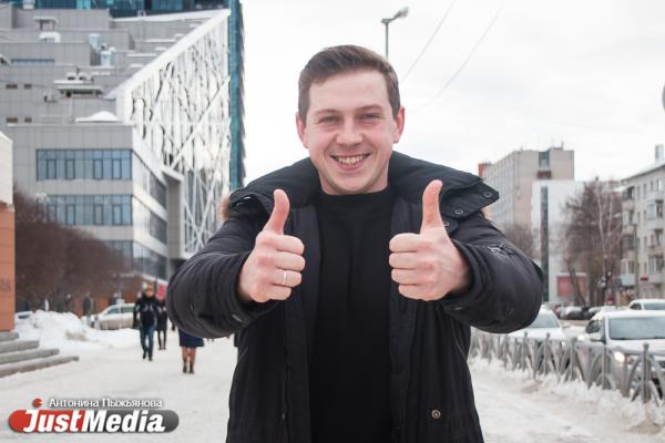 Владимир Лекарев, дрессировщик пеликанов: «Птицы, которые плавают рядом с нами, радуются каждому дню. Мы должны брать пример с них». В Екатеринбурге -5 и небольшой снег  - Фото 7