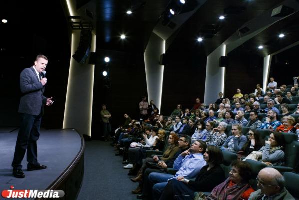 Хит Пугачевой в исполнении грузинского хора и говорящие портреты классиков. Леонид Парфенов представил в Екатеринбурге свой новый фильм «Русские грузины» - Фото 2