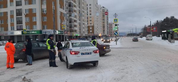 В Академическом мама с тремя детьми на «Шевроле» пролетела перекресток на «красный» и протаранила «Тойоту» - Фото 2