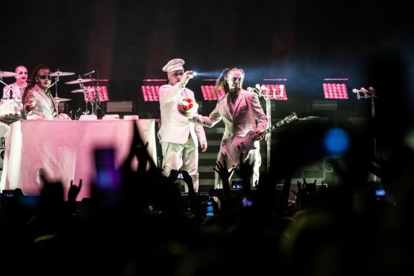 Вчерашний концерт Lindemann в Екатеринбурге разнес площадку Екатеринбург-ЭКСПО и пожалел психику российских фанатов - Фото 11