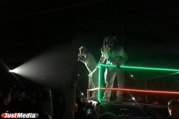 Вчерашний концерт Lindemann в Екатеринбурге разнес площадку Екатеринбург-ЭКСПО и пожалел психику российских фанатов - Фото 10