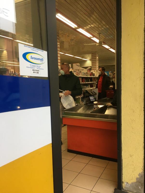 Отмена платежей по кредитам и компенсация в 500 евро. Как Италия встречает коронавирус - Фото 8