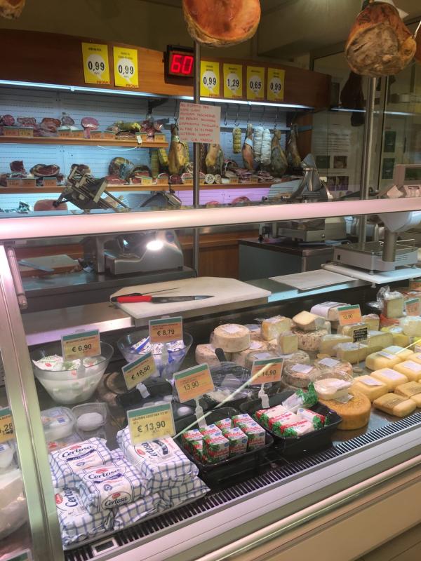 Отмена платежей по кредитам и компенсация в 500 евро. Как Италия встречает коронавирус - Фото 9