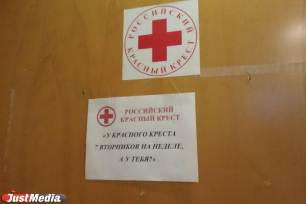 Красный крест начал выдавать екатеринбуржцам антибактериальные салфетки, мыло и маски, которые собирали для Гуанчжоу - Фото 7