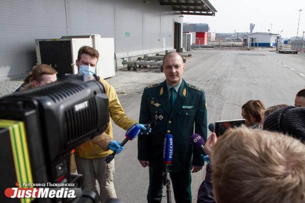 В Кольцово прилетела первая партия гуманитарного груза для борьбы с COVID-19 на 5 млн долларов - Фото 7