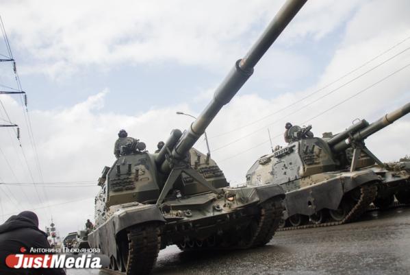 В Екатеринбурге прошла первая репетиция парада Победы. ФОТО - Фото 4