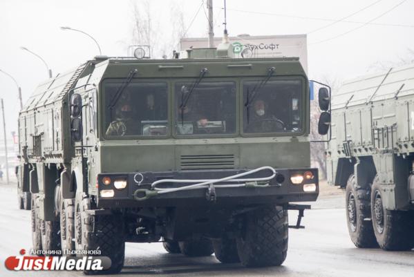 В Екатеринбурге прошла первая репетиция парада Победы. ФОТО - Фото 5