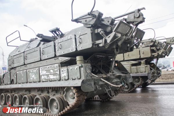 В Екатеринбурге прошла первая репетиция парада Победы. ФОТО - Фото 6