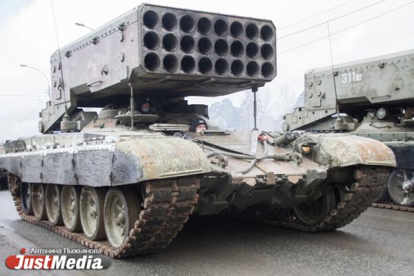 В Екатеринбурге прошла первая репетиция парада Победы. ФОТО - Фото 9