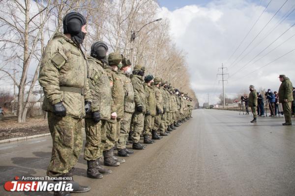 В Екатеринбурге прошла первая репетиция парада Победы. ФОТО - Фото 11
