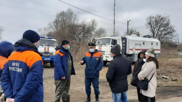  В Ирбит, где под водой оказались несколько улиц, для контроля за паводковой ситуацией прибыли спасатели из Екатеринбурга - Фото 7