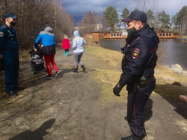В Екатеринбурге в выходные полиция и МЧС ловили нарушителей противопожарного режима и самоизоляции - Фото 6