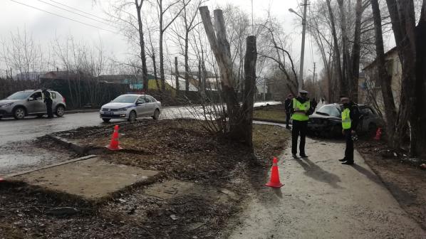 В Екатеринбурге водитель-новичек на «Субару» влетела в дерево. Погиб человек - Фото 4