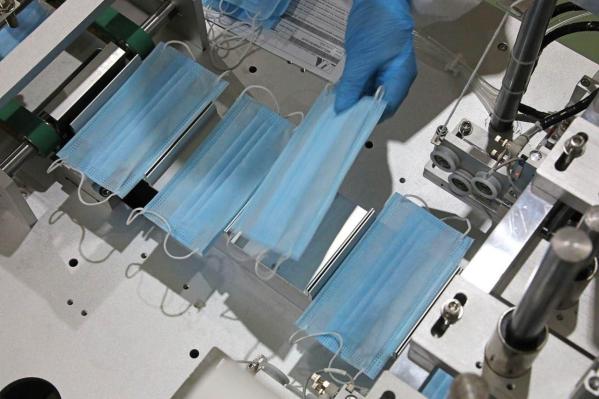 На Среднем Урале начала работу линия по производству медицинских масок мощностью 5 млн штук в месяц - Фото 3