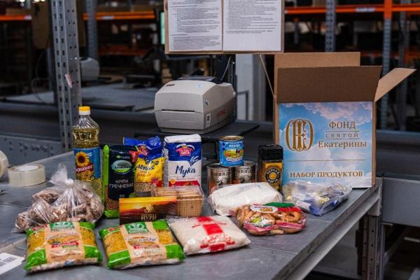 Волонтеры фонда святой Екатерины доставили продуктовые наборы малоимущим многодетным семьям еще нескольких свердловских городов - Фото 3