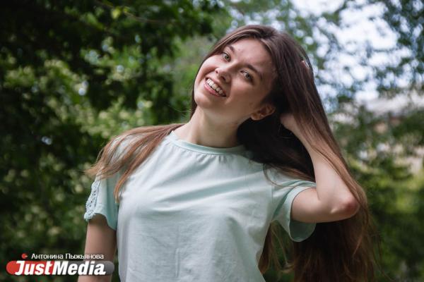 Анна Русских, студентка: «Если погода вас не радует, то закройте глаза и представьте себя на Соррентийском побережье». В Екатеринбурге +14 градуса - Фото 5