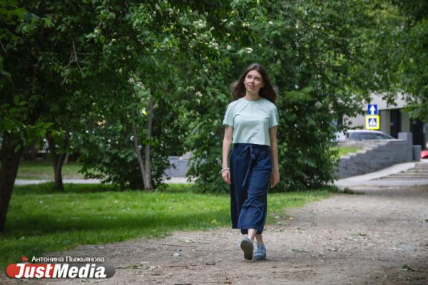 Анна Русских, студентка: «Если погода вас не радует, то закройте глаза и представьте себя на Соррентийском побережье». В Екатеринбурге +14 градуса - Фото 6