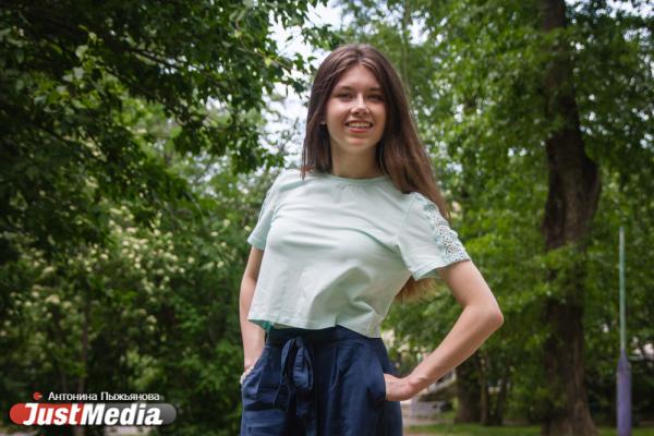 Анна Русских, студентка: «Если погода вас не радует, то закройте глаза и представьте себя на Соррентийском побережье». В Екатеринбурге +14 градуса - Фото 7
