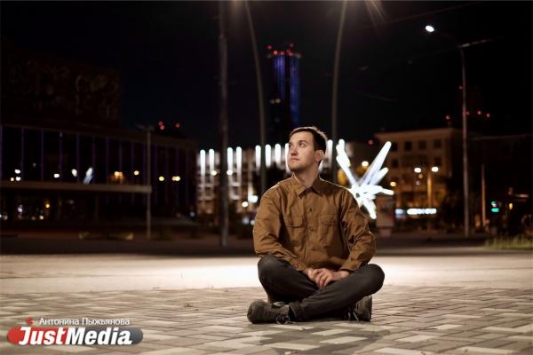 Артур Тирский, фотограф-блогер: «Я не люблю гулять в жару и предпочитаю делать это либо вечером, либо ночью». В Екатеринбурге +31 градус - Фото 2