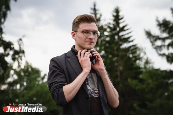 Максим Филиппович, АРТЛИКБЕЗ: «Какой бы не была погода, мне нравится взять свой пленочный фотоаппарат и снять случайный момент городской жизни». В Екатеринбурге +26 градусов - Фото 3