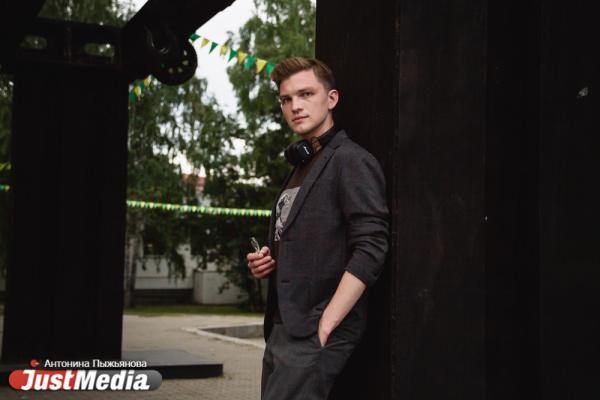 Максим Филиппович, АРТЛИКБЕЗ: «Какой бы не была погода, мне нравится взять свой пленочный фотоаппарат и снять случайный момент городской жизни». В Екатеринбурге +26 градусов - Фото 7