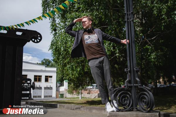 Максим Филиппович, АРТЛИКБЕЗ: «Какой бы не была погода, мне нравится взять свой пленочный фотоаппарат и снять случайный момент городской жизни». В Екатеринбурге +26 градусов - Фото 4